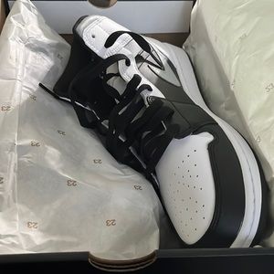 Air Jordan 1 mid size 11.5 black/white-lt smoke grey Brand New.